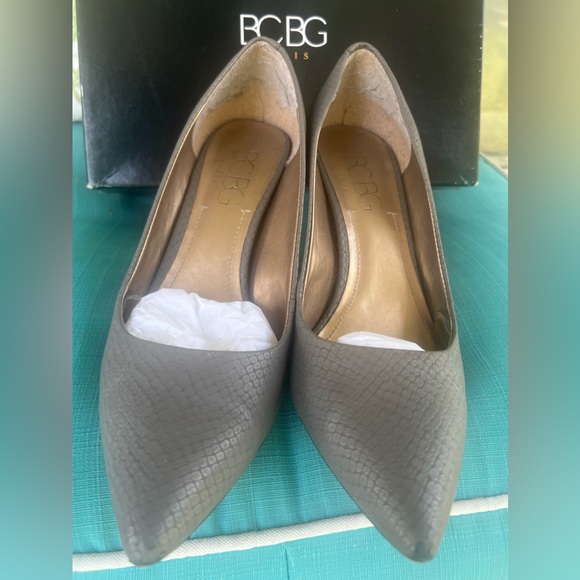 Gently loved BCBG heels - Picture 8 of 9